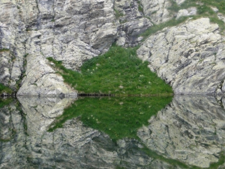 Riflettendo sul lago Avert